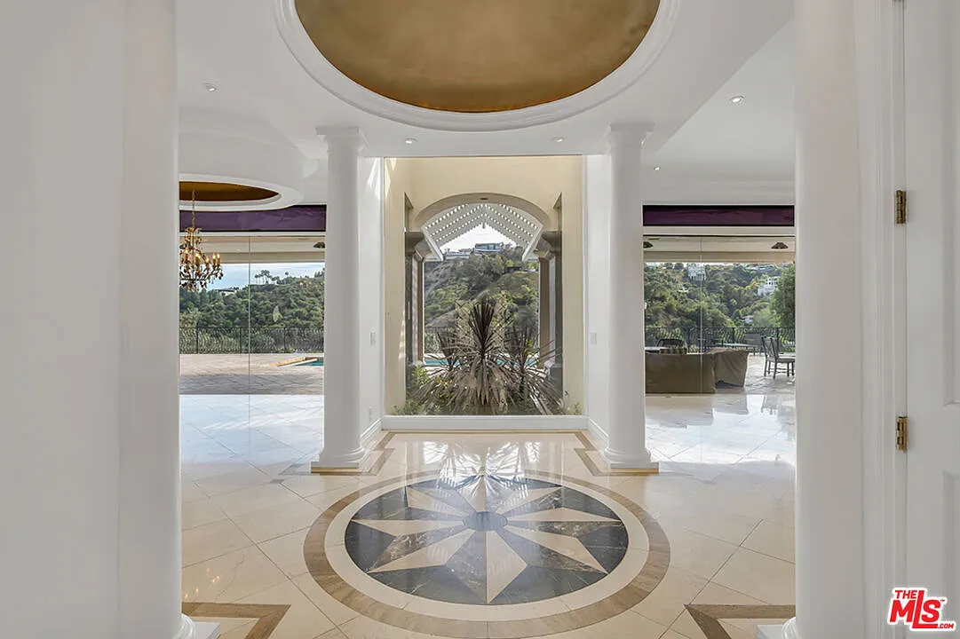 5 bed, 6.0 bath, 5500 sqft, $25,000 — Photo 3