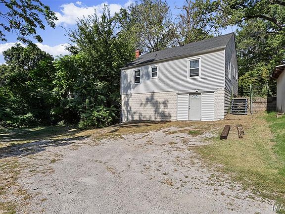 5th image of 2131 Brown St