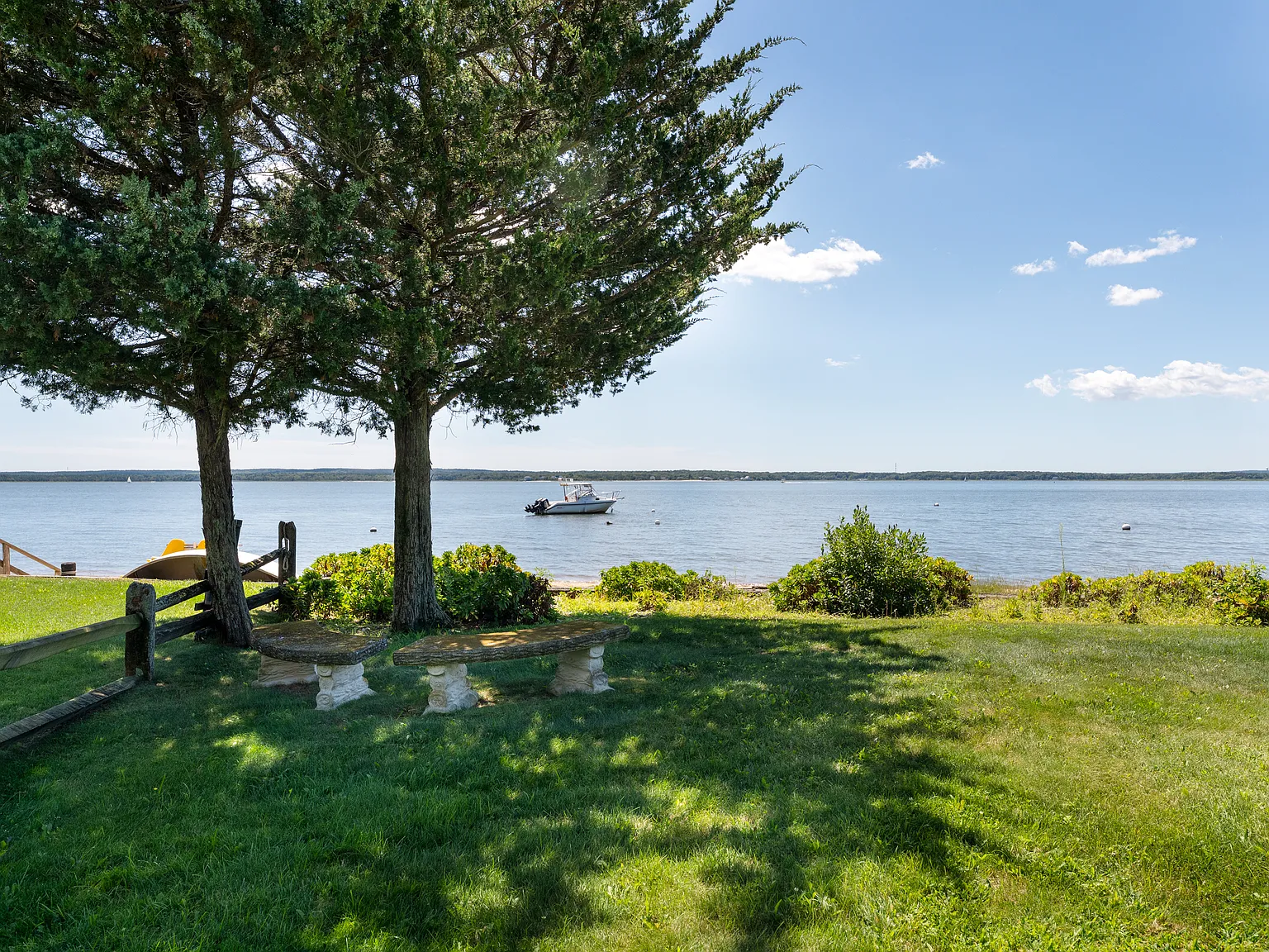 Beachfront Retreat on Great Peconic Bay — Photo 1