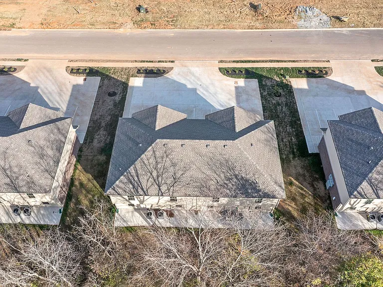 Glenkirk Dr - 1000 — Photo 32