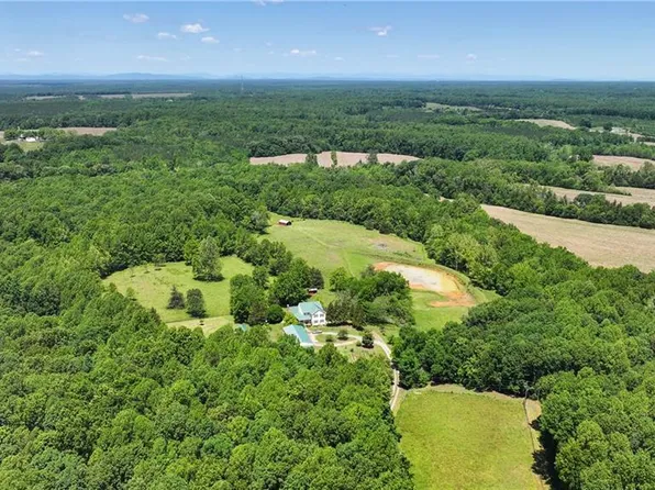 1399 Apple Grove Rd, Mineral, VA 23117