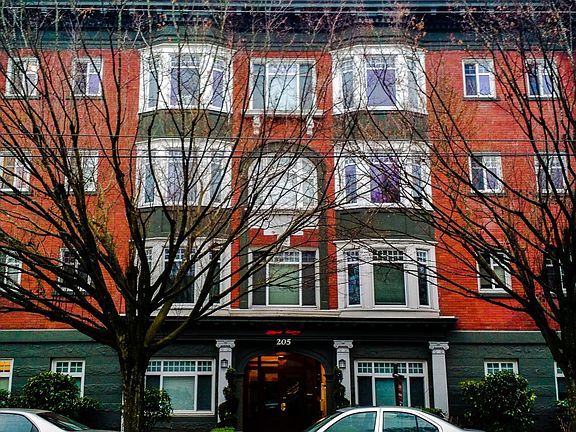 4th image of 205 19th Ave E APT 305