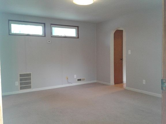 4th image of 611 E Tripp Ave