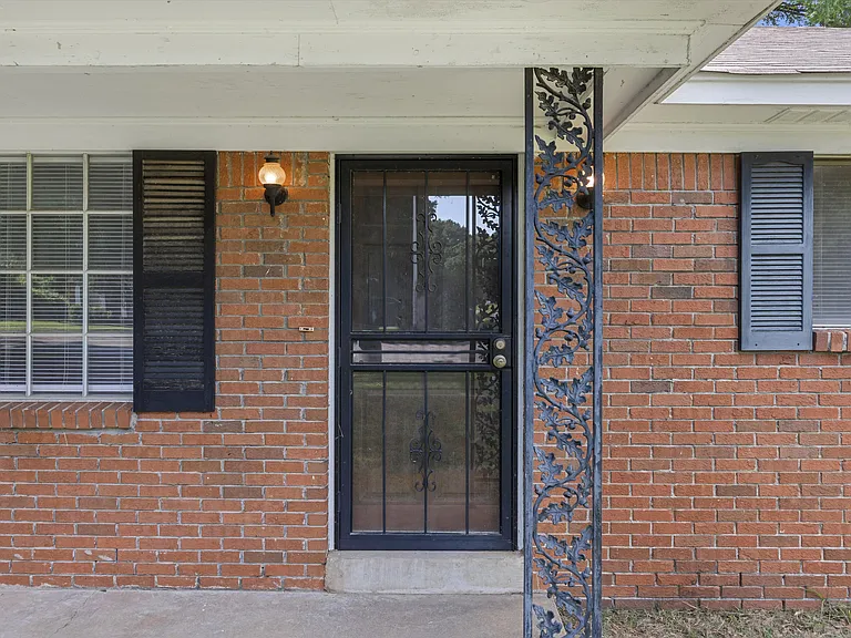 4918 Fairbrook Ave — Photo 3