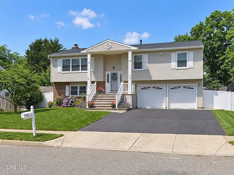 15 Bristlecone Dr — Photo 2