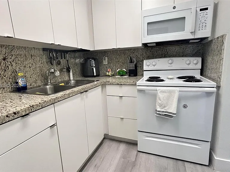 2899 Collins Ave #450 — Photo 6