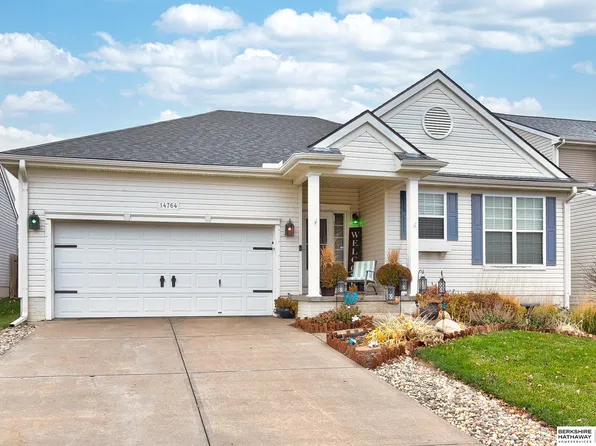 14764 Grebe St, Bennington, NE 68007