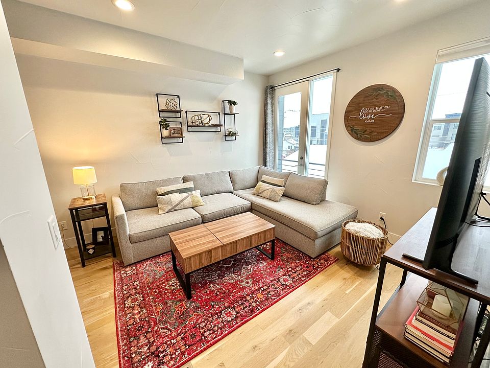 1st image of 1810 N Irving St Unit 4