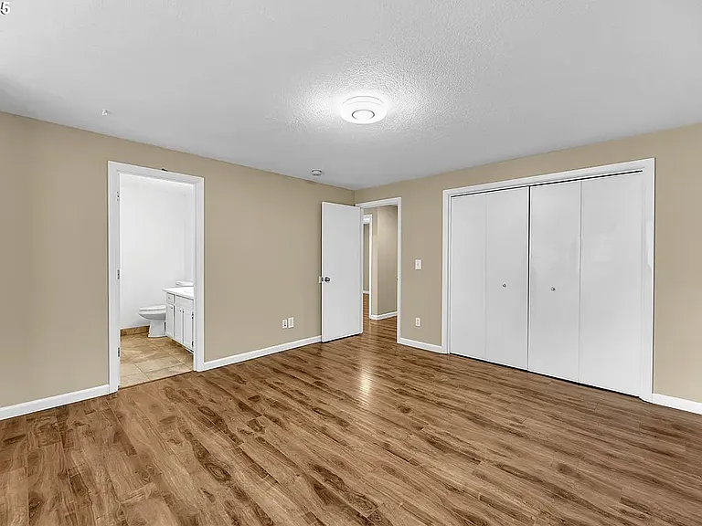 1320 NW Maple Ln #A — Photo 8