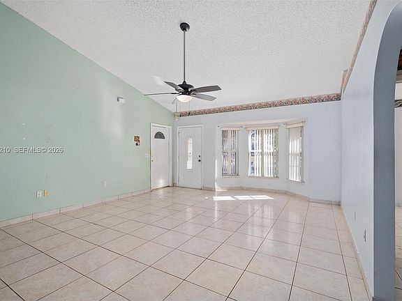 4th image of 327 Ridge Ct