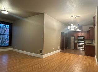 201 E Main St APT 1, Silverton, OR 97381