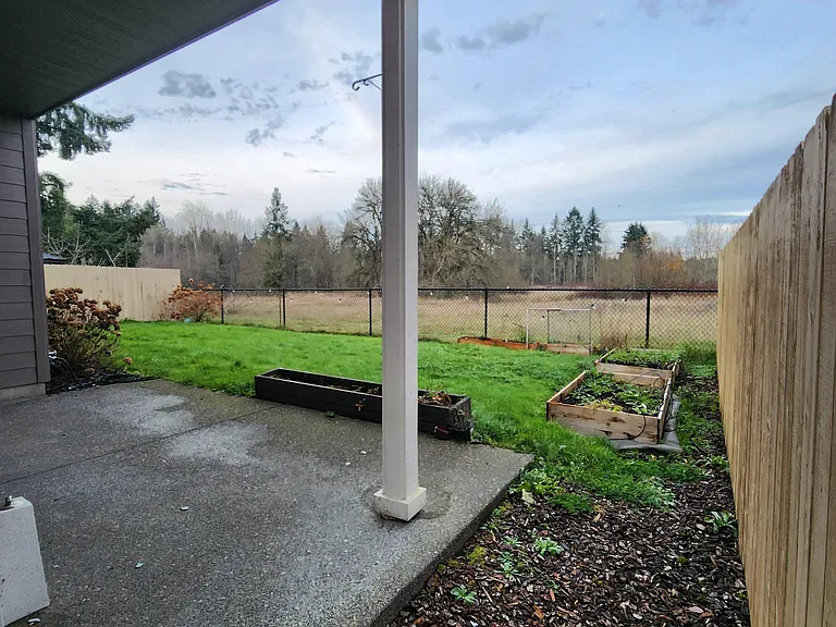 NE 102nd St — Photo 18