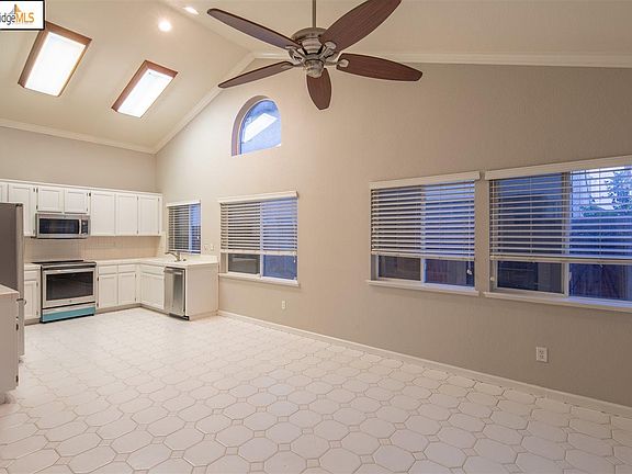 3rd image of 4038 Regatta Dr