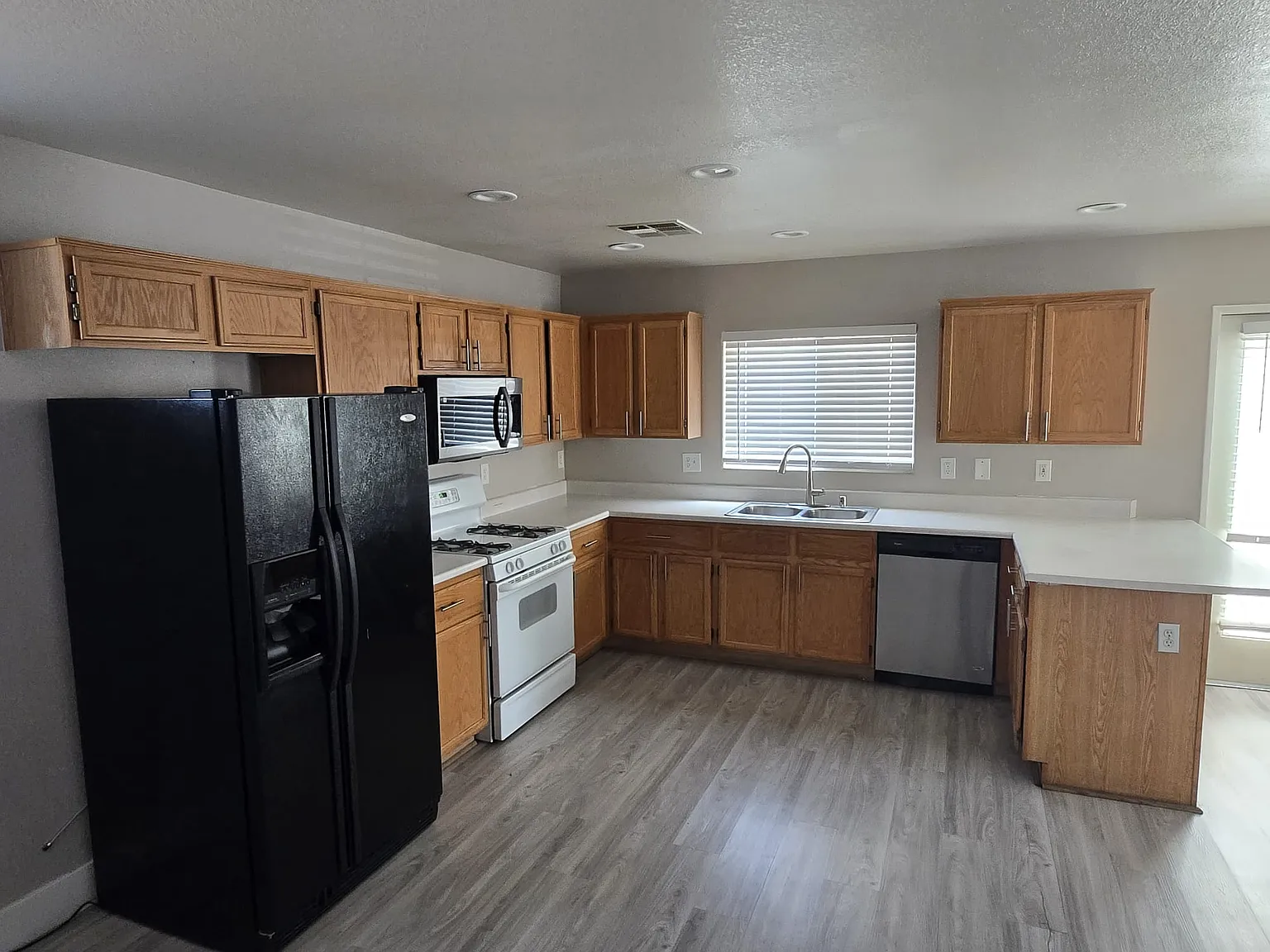 5270 Paradise Skies Avenue - 1 — Photo 4