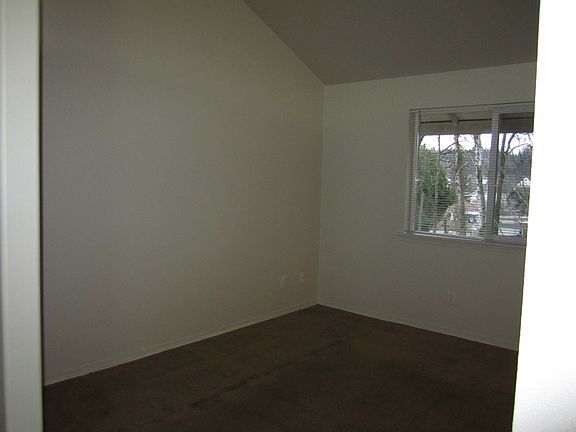 3rd image of 326 Park St APT 201