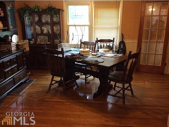 Dining area open to kitchen & living area