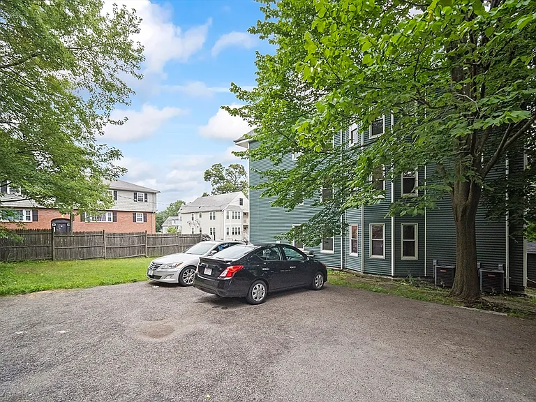 34-36 Howe St #3 — Photo 10