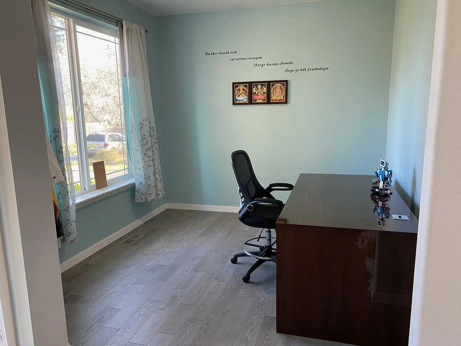 4 bed, 2.5 bath, 2300 sqft, $5,000 — Photo 4