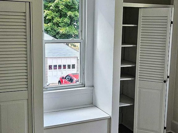 4th image of 214 Hemingway Ave #2