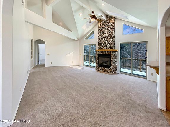 3rd image of 1217 N Rose Quartz Dr