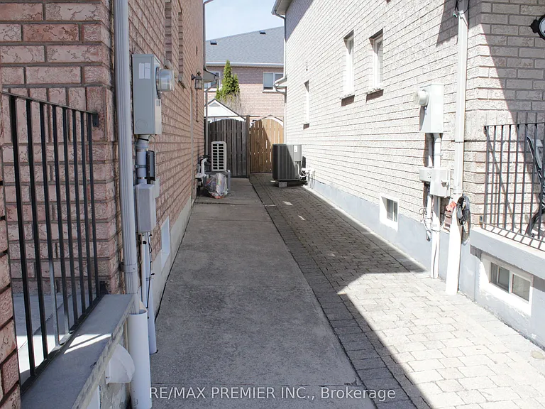 262 Isaac Murray Ave #BASEMENT — Photo 10