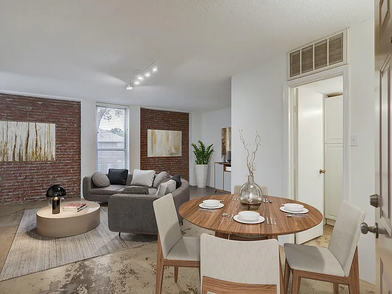 1112 W Lawrence St #9 — Photo 2