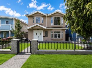 3281 Renfrew St, Vancouver, BC V5M 3L2