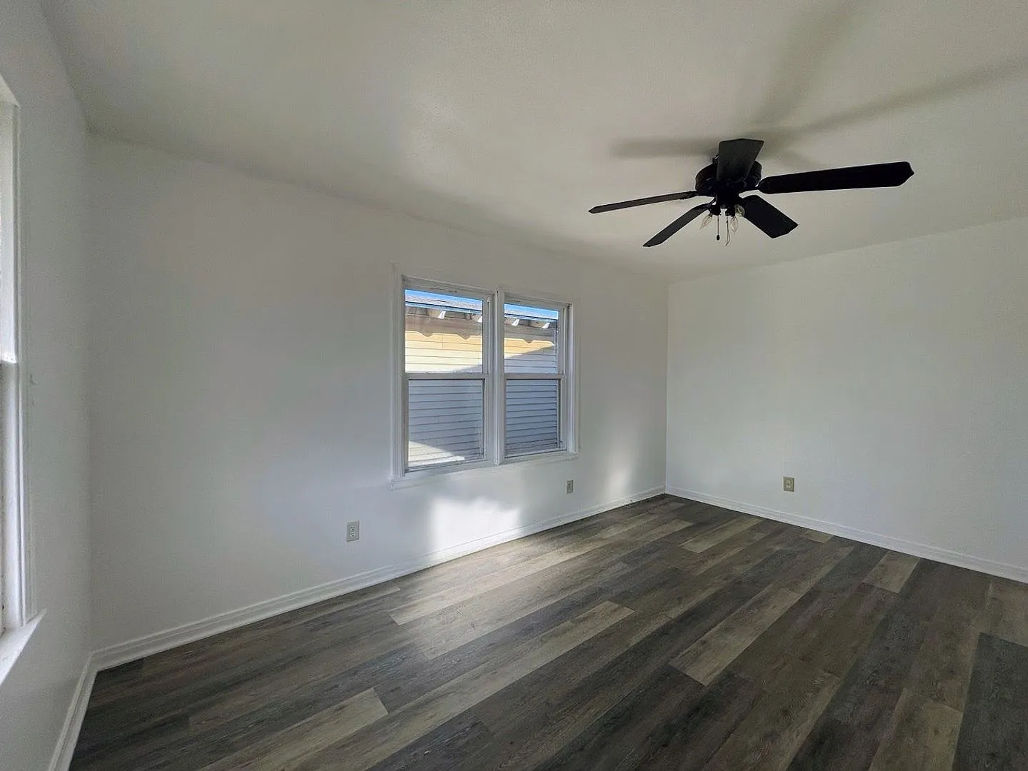 Cozy Modern Living Bright 2Bedroom Home Near Snyder High — Photo 3