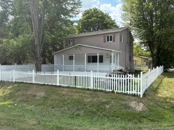 1297 Maxson St, Flint, MI 48504