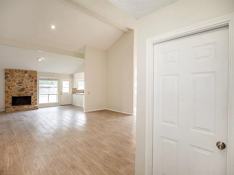 15106 Silverman St — Photo 5
