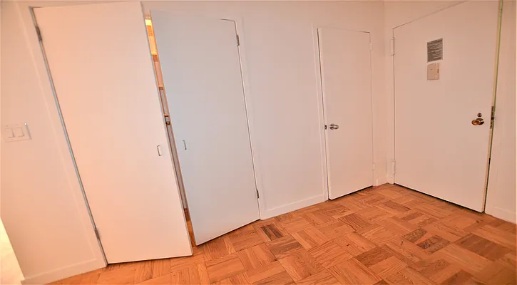 Rented by Manhattan Realty Group | media 10