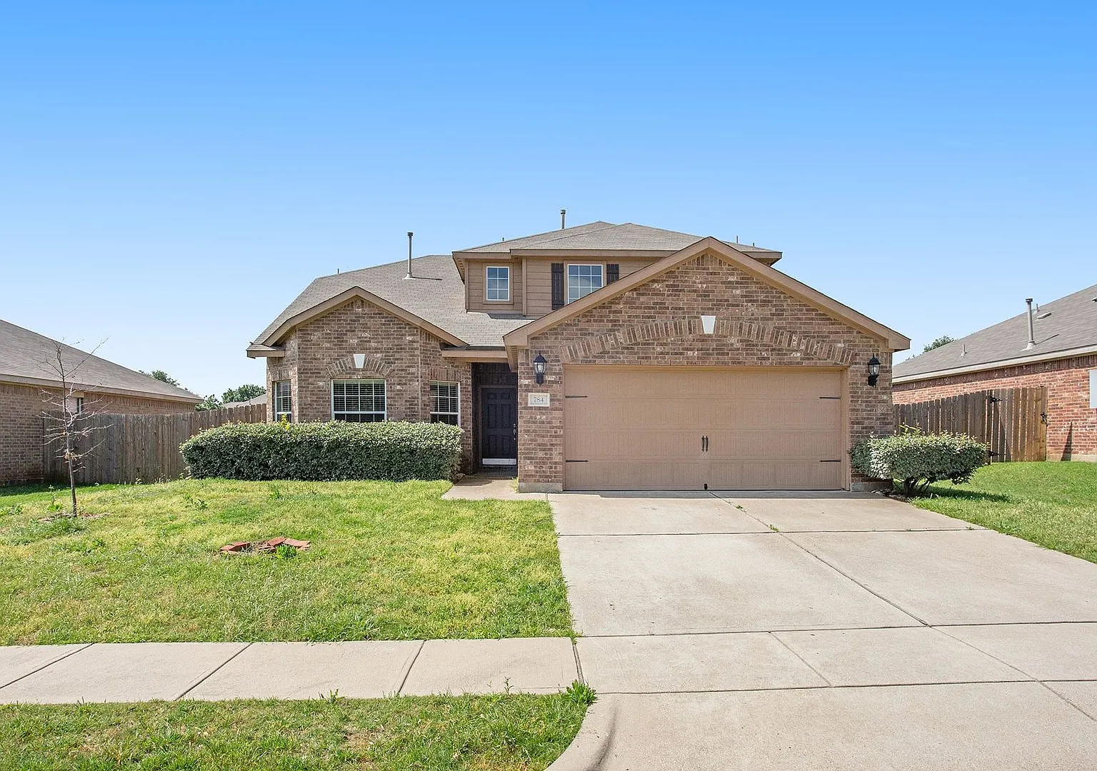 Beautifully crafted 4-2.5-2 home in the Crowley area! — Photo 1