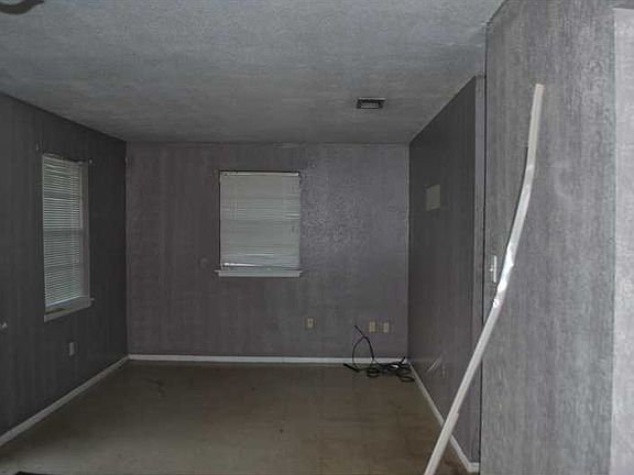 3rd image of 3915 California Ave
