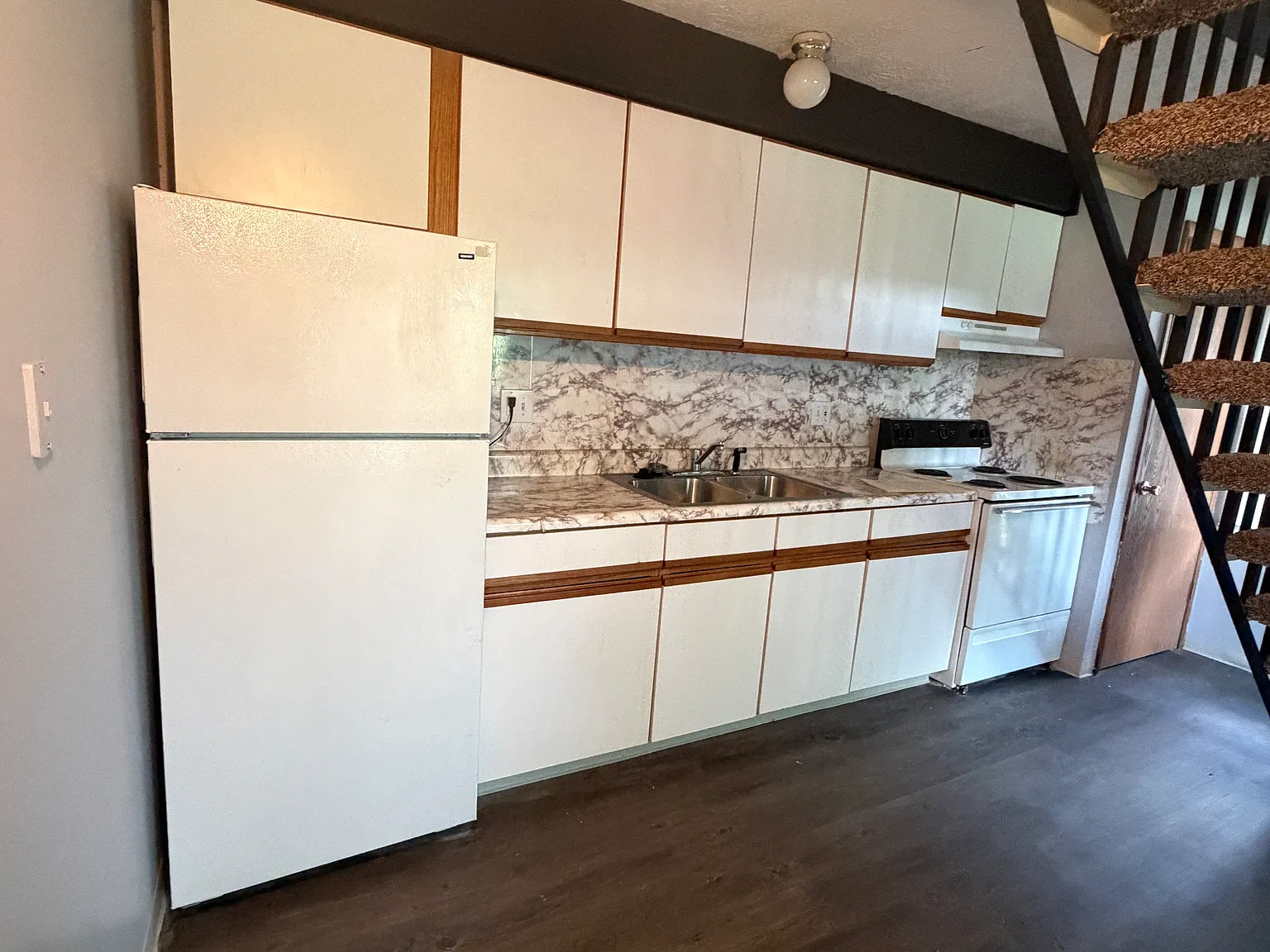 1 bed, 700 sqft, $1,050 — Photo 2