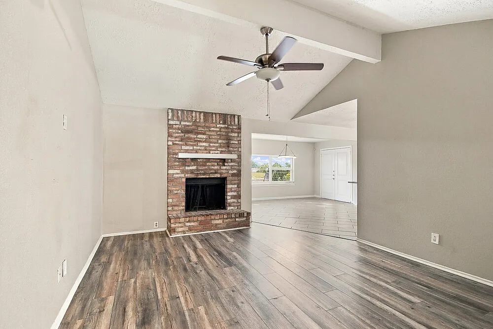 4 bed, 2.0 bath, 2198 sqft, $1,860 — Photo 3