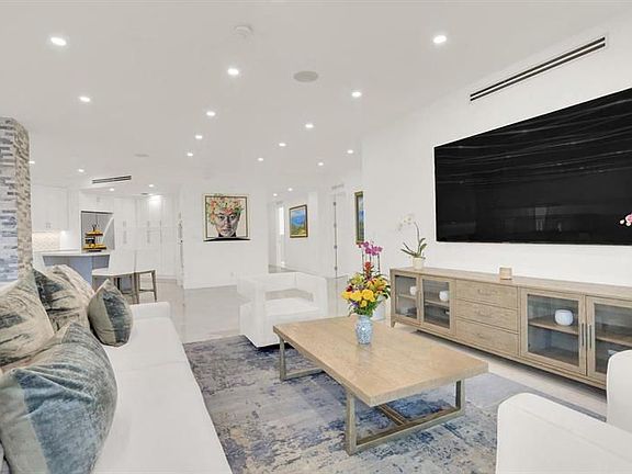 5th image of 800 Andrews Ave APT 9