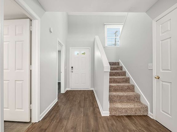 4th image of 130 Lake Chateau Dr