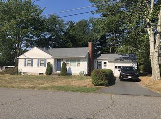 28 Drury St, Springfield, MA 01129