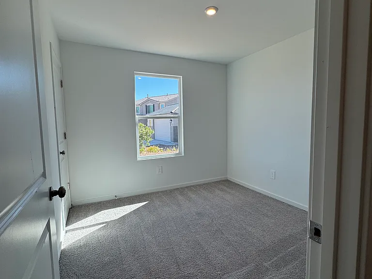 2125 W Totems St — Photo 4
