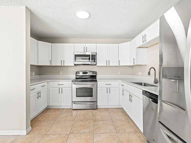 1542 N Lawnwood Cir #37D — Photo 14