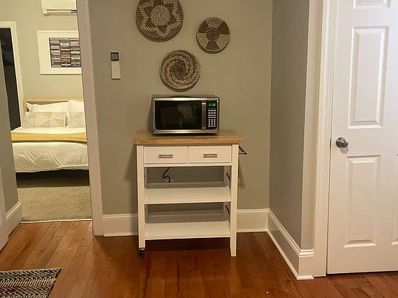 #1R: $1,095 room in roomshare