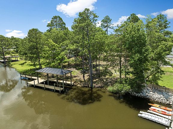 3rd image of 92 Waterside Ln