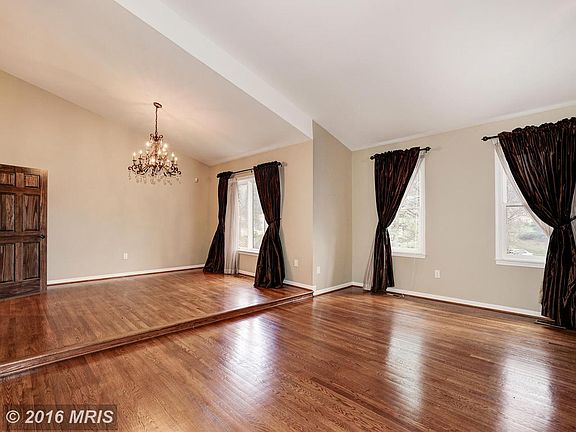 3rd image of 8456 Clover Leaf Dr