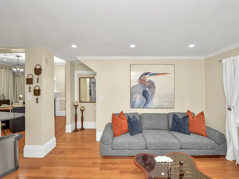 10 Pierce Ave #1 — Photo 45