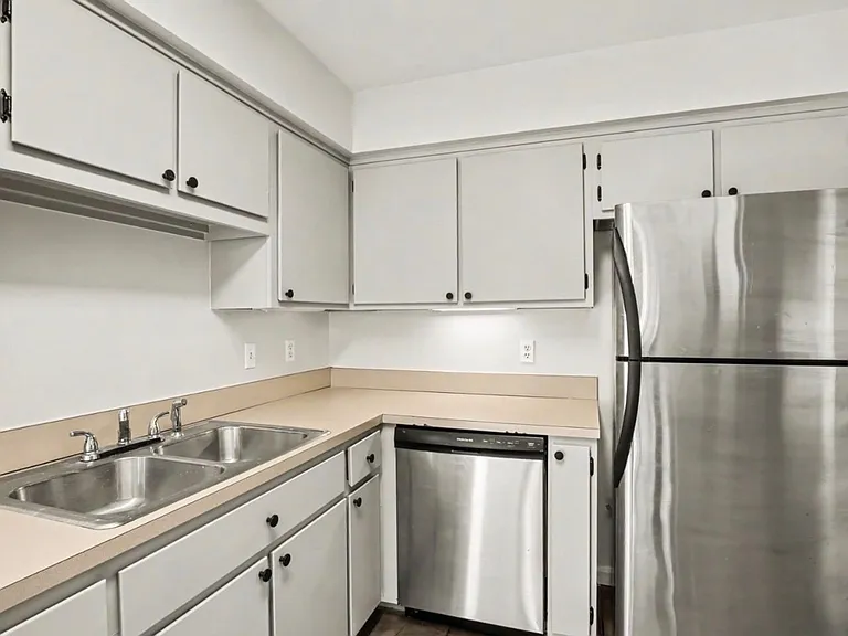 213 Hillsboro Pl — Photo 11