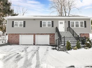 16 Mott Pl, Glenwood Landing, NY 11547