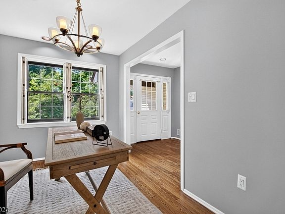 5th image of 51 Manor Dr