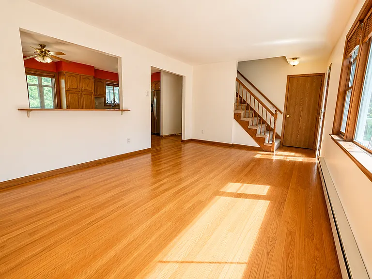 4302 Genesee Dr — Photo 4