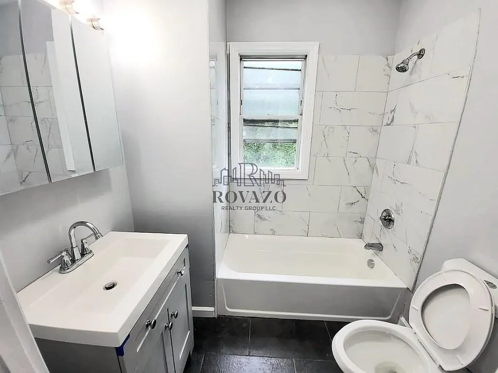 Building Photo - 256 S 11th St #2