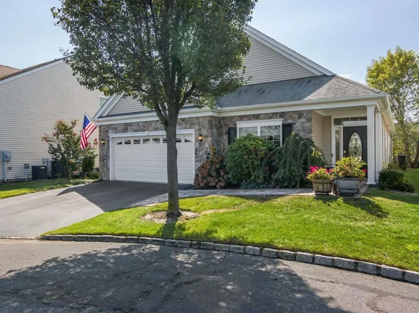 13 Hopkins Court #13, Mount Sinai, NY 11766